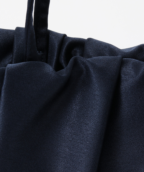 La TOTALITE（ラトータリテ）の「VENGDI / ベンディ Dia サテンミニバッグ（ハンドバッグ・レディース・ネイビー/サックスブルー・FREE）」の10枚目の写真