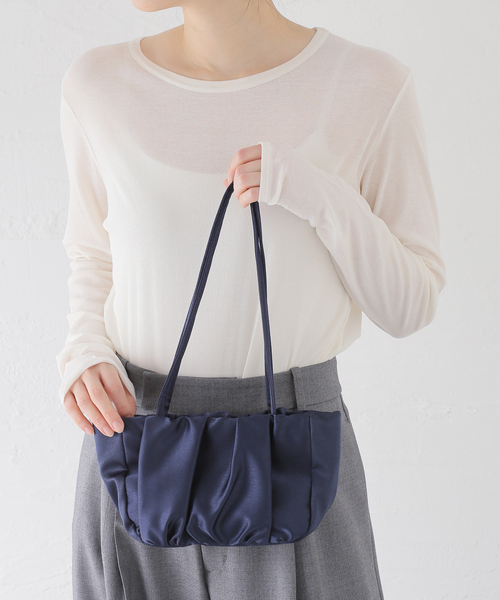 La TOTALITE（ラトータリテ）の「VENGDI / ベンディ Dia サテンミニバッグ（ハンドバッグ・レディース・ネイビー/サックスブルー・FREE）」の12枚目の写真