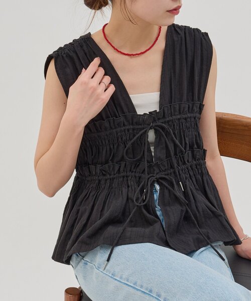 DISCOAT（ディスコート）の「【umm.】柄アソートギャザーリボンノースリ（シャツ/ブラウス・レディース・ブラック/オフホワイト/ブラック系その他・FREE）」の2枚目の写真