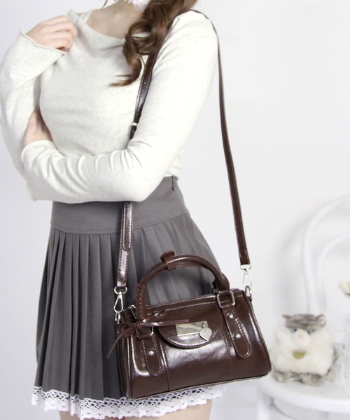 DearMyLoveRose(ディアマイラブローズ)の「ハートチャーム付きミニボストンバッグ【select Item】(ショルダーバッグ・レディース・ブラック/オフホワイト/ブラウン・FREE)」の3枚目の写真