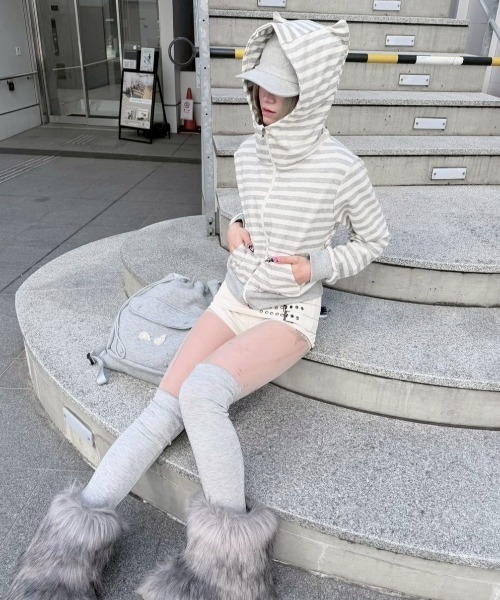 Never mind the XU / Chikashitsu+（ネバーマインド ザ エックスユー / チカシツプラス）の「【nmtc+】border horn zip up hoodie / 【エヌエムティーシープラス】ボーダーツノジップアップパーカー（パーカー・レディース・グレー/ブラック・ONE SIZE）」の9枚目の写真