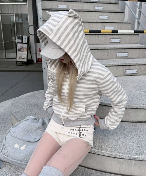 Never mind the XU / Chikashitsu+（ネバーマインド ザ エックスユー / チカシツプラス）の「【nmtc+】border horn zip up hoodie / 【エヌエムティーシープラス】ボーダーツノジップアップパーカー（パーカー・レディース・グレー/ブラック・ONE SIZE）」の7枚目の写真