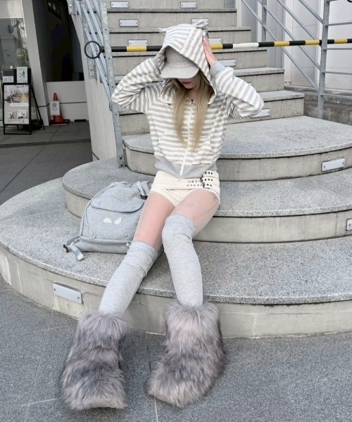 Never mind the XU / Chikashitsu+（ネバーマインド ザ エックスユー / チカシツプラス）の「【nmtc+】border horn zip up hoodie / 【エヌエムティーシープラス】ボーダーツノジップアップパーカー（パーカー・レディース・グレー/ブラック・ONE SIZE）」の10枚目の写真