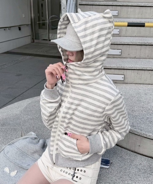 Never mind the XU / Chikashitsu+（ネバーマインド ザ エックスユー / チカシツプラス）の「【nmtc+】border horn zip up hoodie / 【エヌエムティーシープラス】ボーダーツノジップアップパーカー（パーカー・レディース・グレー/ブラック・ONE SIZE）」の8枚目の写真