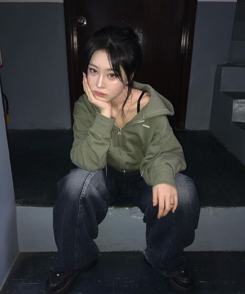 AMESWORLDWIDE(アメスワールドワイド)の「BASIC SMALL LOGO HOODIE ZIP UP KHAKI(パーカー・レディース・その他・LARGE/MEDIUM/SMALL)」の12枚目の写真
