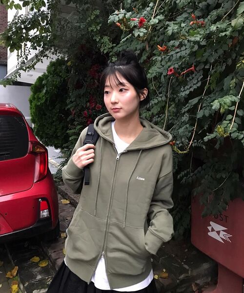 AMESWORLDWIDE(アメスワールドワイド)の「BASIC SMALL LOGO HOODIE ZIP UP KHAKI(パーカー・レディース・その他・LARGE/MEDIUM/SMALL)」の14枚目の写真