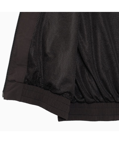 PUMA(プーマ)の「PUMA STAND COLLAR JACKET(プーマ スタンドカラージャケット)(ブルゾン・メンズ・グレー系/ベージュ系/ブラック系・LARGE/MEDIUM/SMALL/X-SMALL)」の11枚目の写真