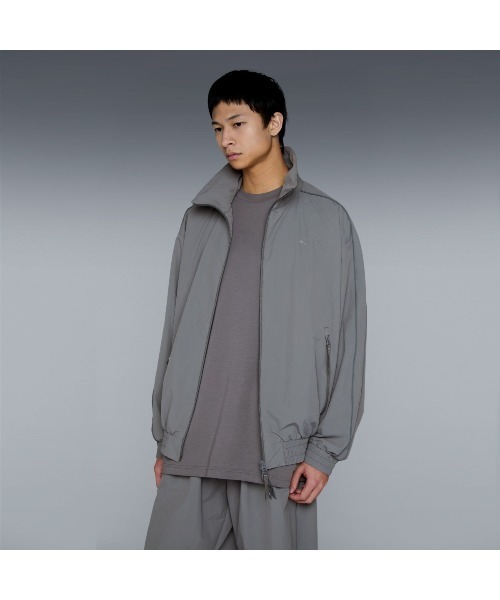 PUMA(プーマ)の「PUMA STAND COLLAR JACKET(プーマ スタンドカラージャケット)(ブルゾン・メンズ・グレー系/ベージュ系/ブラック系・LARGE/MEDIUM/SMALL/X-SMALL)」の21枚目の写真
