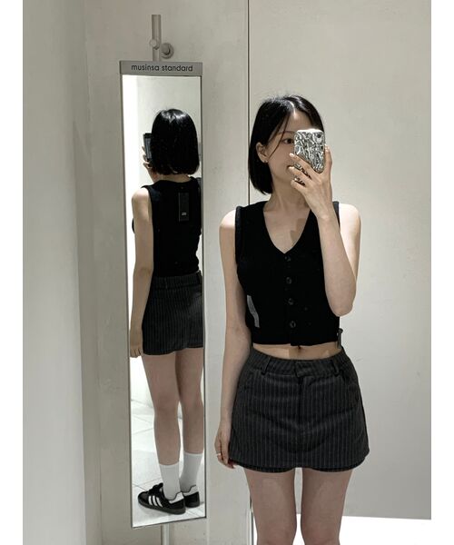 MUSINSA STANDARD WOMAN（ムシンサスタンダードウーマン）の「ウィメンズミニブークルボタンニットベスト[ブラック]（ベスト・レディース・その他・S/M）」の14枚目の写真