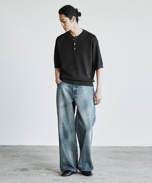 WYM LIDNM（ウィム バイ リドム）の「AZE H/S KNIT HENLEY（ニット/セーター・メンズ・グレー/ブラウン/チャコール・S/M/L）」の4枚目の写真