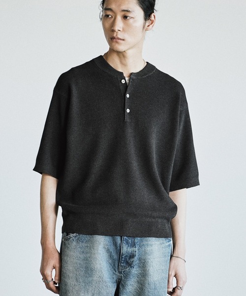 WYM LIDNM（ウィム バイ リドム）の「AZE H/S KNIT HENLEY（ニット/セーター・メンズ・グレー/ブラウン/チャコール・S/M/L）」の5枚目の写真