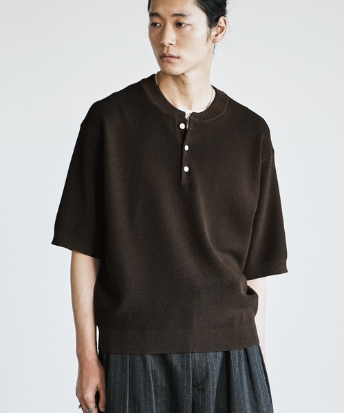 WYM LIDNM（ウィム バイ リドム）の「AZE H/S KNIT HENLEY（ニット/セーター・メンズ・グレー/ブラウン/チャコール・S/M/L）」の9枚目の写真