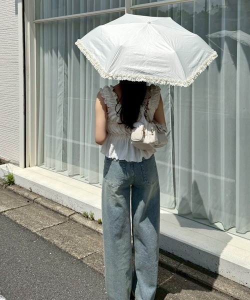 one after another NICE CLAUP(ワンアフターアナザーナイスクラップ)の「晴雨兼用/フリル折りたたみ傘(折りたたみ傘・レディース・サックスブルー/ブラック/ホワイト・FREE)」の8枚目の写真