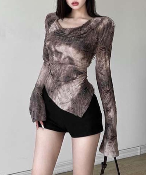 Alvia(アルビア)の「ダメージ風ニュアンスカラー アシンメトリーカット フレアスリーブトップス(Tシャツ/カットソー・レディース・ブラウン・M)」の1枚目の写真