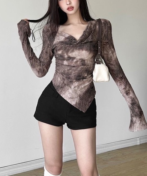 Alvia(アルビア)の「ダメージ風ニュアンスカラー アシンメトリーカット フレアスリーブトップス(Tシャツ/カットソー・レディース・ブラウン・M)」の9枚目の写真