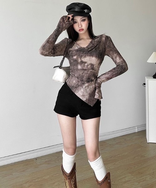 Alvia(アルビア)の「ダメージ風ニュアンスカラー アシンメトリーカット フレアスリーブトップス(Tシャツ/カットソー・レディース・ブラウン・M)」の7枚目の写真