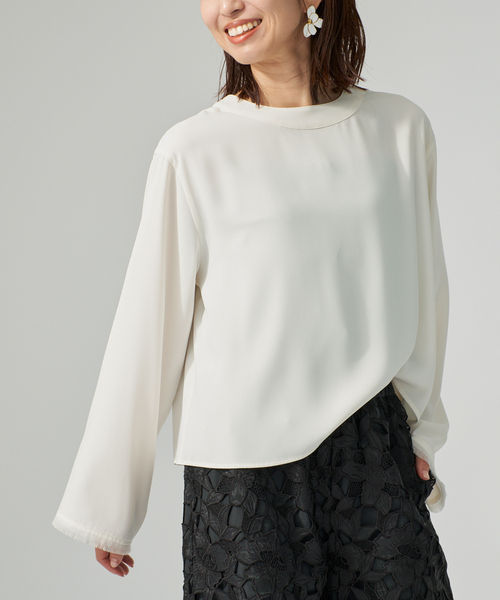 VERMEIL par iena(ヴェルメイユパーイエナ)の「Compact Satin Top(シャツ/ブラウス・レディース・ブラック/ホワイト・FREE)」の2枚目の写真