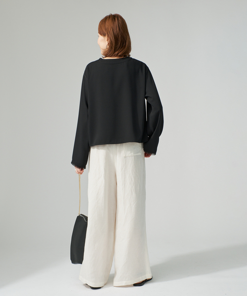 VERMEIL par iena(ヴェルメイユパーイエナ)の「Compact Satin Top(シャツ/ブラウス・レディース・ブラック/ホワイト・FREE)」の5枚目の写真
