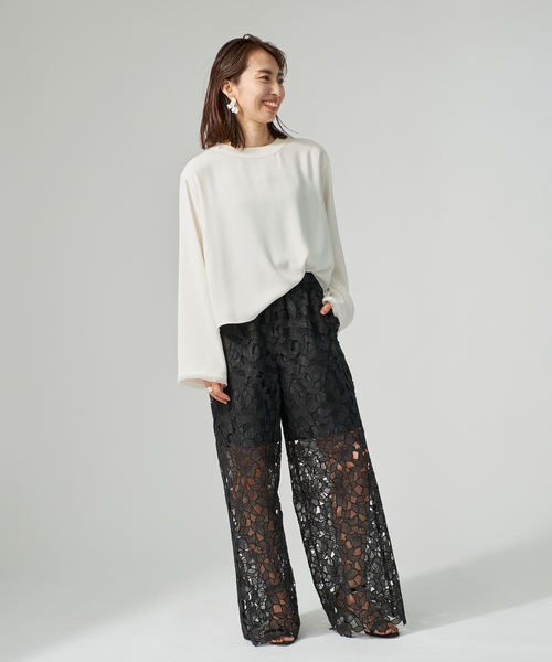 VERMEIL par iena(ヴェルメイユパーイエナ)の「Compact Satin Top(シャツ/ブラウス・レディース・ブラック/ホワイト・FREE)」の9枚目の写真