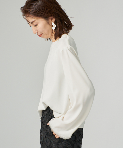 VERMEIL par iena(ヴェルメイユパーイエナ)の「Compact Satin Top(シャツ/ブラウス・レディース・ブラック/ホワイト・FREE)」の13枚目の写真