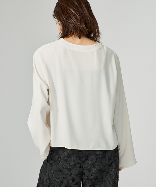 VERMEIL par iena(ヴェルメイユパーイエナ)の「Compact Satin Top(シャツ/ブラウス・レディース・ブラック/ホワイト・FREE)」の14枚目の写真