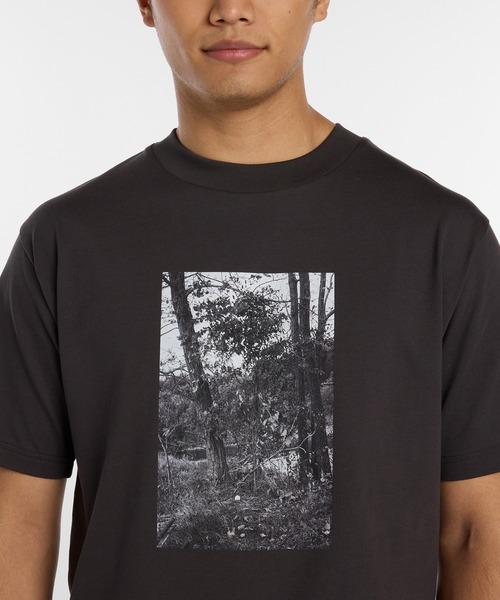 NEW BALANCE(ニューバランス)の「大谷翔平シグネチャーフォト半袖Tシャツ4(Tシャツ/カットソー・メンズ・スミクロ・SMALL/MEDIUM/LARGE/X-LARGE/XX-LARGE/XXX-LARGE)」の4枚目の写真