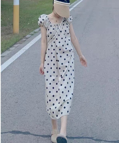 LUCPY(ラクピー)の「ドット柄フレンチスリーブロングワンピース(ワンピース・レディース・ホワイト・XX-LARGE/X-LARGE/LARGE/MEDIUM)」の3枚目の写真
