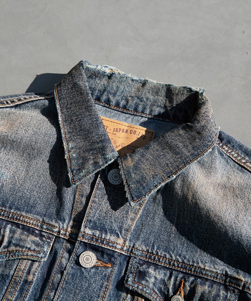 TMT(ティーエムティー)の「12oz SOFT DENIM TRUCKER JACKET(VINTAGE processing.)(デニムジャケット・メンズ・ライトインディゴブルー・MEDIUM/LARGE/X-LARGE)」の3枚目の写真