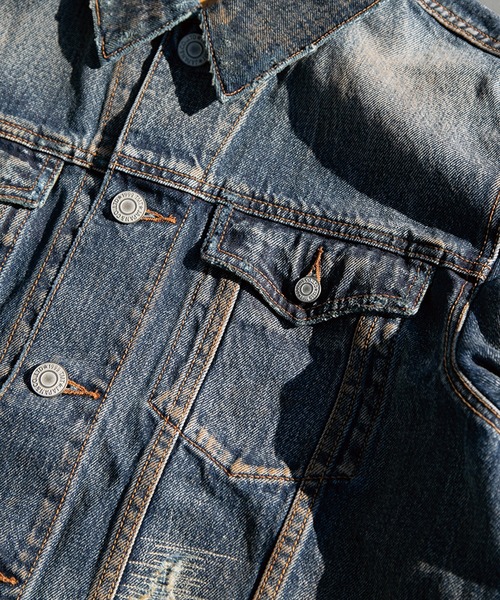 TMT(ティーエムティー)の「12oz SOFT DENIM TRUCKER JACKET(VINTAGE processing.)(デニムジャケット・メンズ・ライトインディゴブルー・MEDIUM/LARGE/X-LARGE)」の4枚目の写真