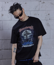 DAUSPICE（ディーオスピス）の「(DUC) BB Cross Graphic T-Shirt Black（Tシャツ/カットソー）」