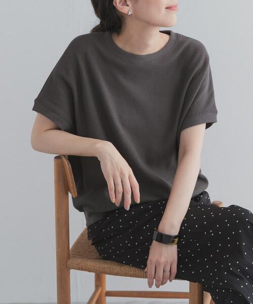 URBAN RESEARCH DOORS(アーバンリサーチドアーズ)の「タックフライスフレンチTシャツ(Tシャツ/カットソー・レディース・ネイビー/ナチュラル/レッド系その他/ブルー/チャコールグレー/オレンジ系その他・FREE)」の2枚目の写真