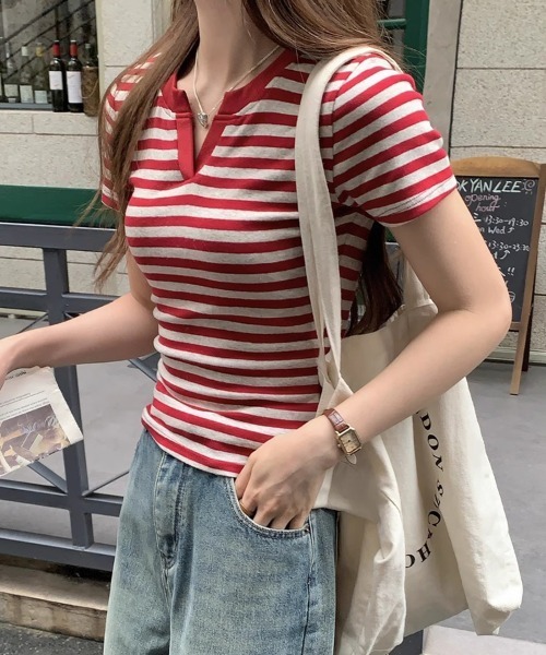 mielu(ミエル)の「ボーダーVネックTシャツ(Tシャツ/カットソー・レディース・ブラック/レッド・LARGE/MEDIUM)」の2枚目の写真