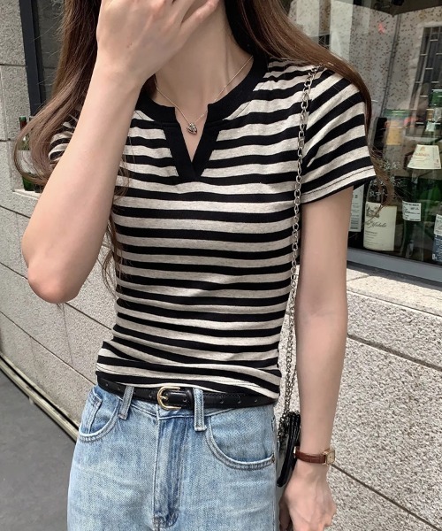 mielu(ミエル)の「ボーダーVネックTシャツ(Tシャツ/カットソー・レディース・ブラック/レッド・LARGE/MEDIUM)」の3枚目の写真