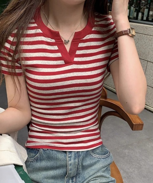 mielu(ミエル)の「ボーダーVネックTシャツ(Tシャツ/カットソー・レディース・ブラック/レッド・LARGE/MEDIUM)」の9枚目の写真
