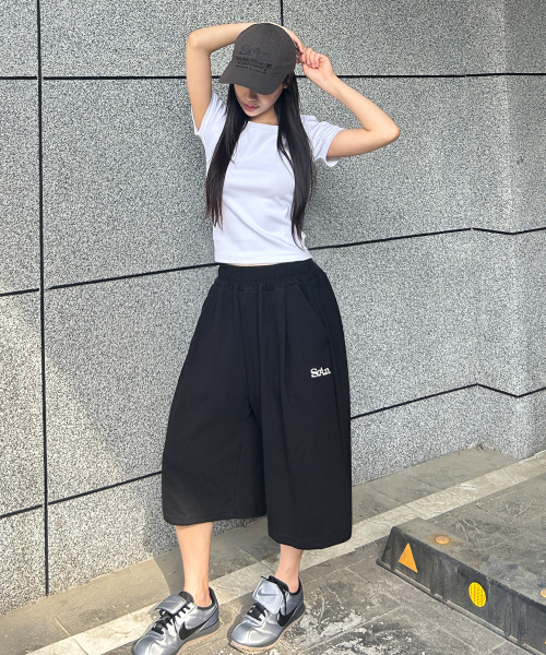 FUZZY SCAN（ファジスキャン）の「シグニチャーバミューダパンツブラック（その他パンツ・レディース・ブラック・ONE SIZE/TWO）」の2枚目の写真