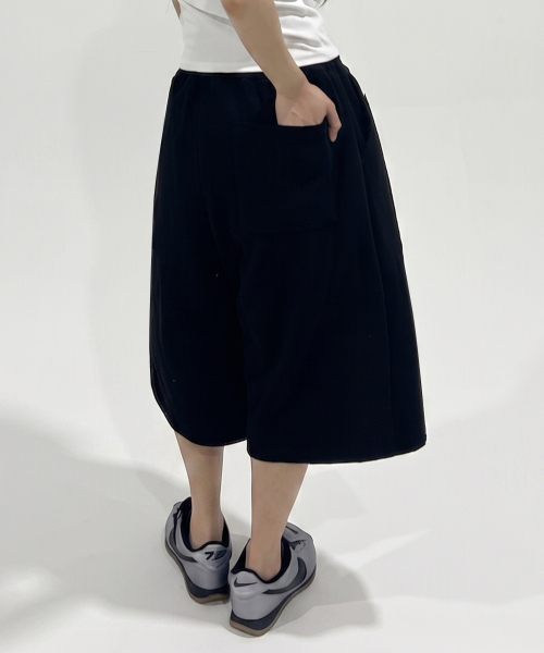 FUZZY SCAN（ファジスキャン）の「シグニチャーバミューダパンツブラック（その他パンツ・レディース・ブラック・ONE SIZE/TWO）」の3枚目の写真