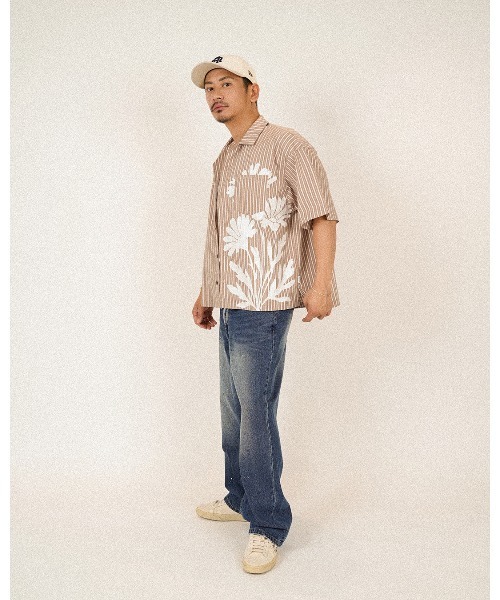 #Re:room(リルーム)の「ビックフワラープリントストライプシャツ(シャツ/ブラウス・メンズ・ベージュ/ブルー・S-M/M-L)」の6枚目の写真