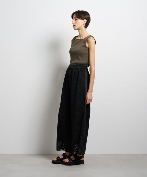 LANVIN en Bleu(ランバンオンブルー)の「サイドテープレースゴムパンツ(その他パンツ・レディース・オフホワイト/ブラック・38/36)」の4枚目の写真