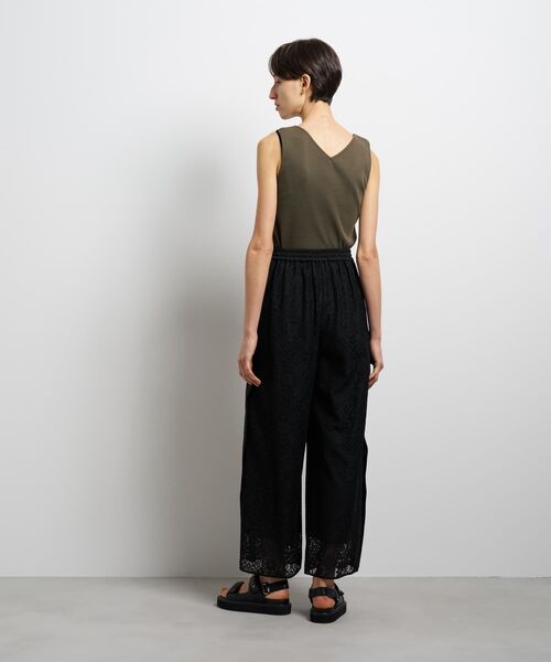 LANVIN en Bleu(ランバンオンブルー)の「サイドテープレースゴムパンツ(その他パンツ・レディース・オフホワイト/ブラック・38/36)」の5枚目の写真