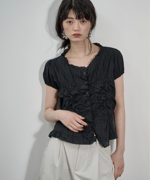 THE YOn(ザヨン)の「シアーストライプギャザーシェイプシャツ(シャツ/ブラウス・レディース・ブラック/オフホワイト・FREE)」の5枚目の写真