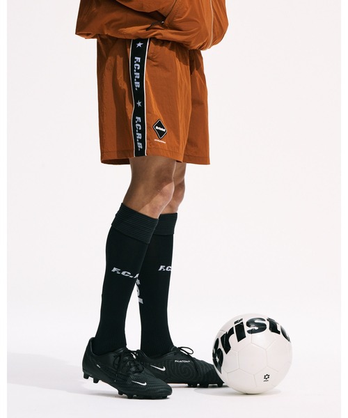 F.C.Real Bristol(エフシーレアルブリストル)の「NYLON CHAMBRAY PRACTICE SHORTS(その他パンツ・メンズ・ブラック/オレンジ/チャコールグレー・MEDIUM/LARGE/SMALL/XX-LARGE/X-LARGE)」の4枚目の写真