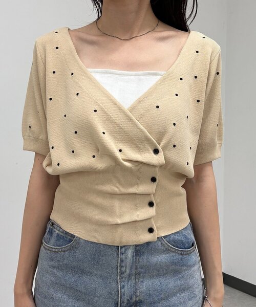 CAPRICIEUX LE'MAGE(カプリシューレマージュ)の「ドットフリルボタンニット(カーディガン/ボレロ・レディース・グレー/ベージュ/ブラック・FREE)」の6枚目の写真