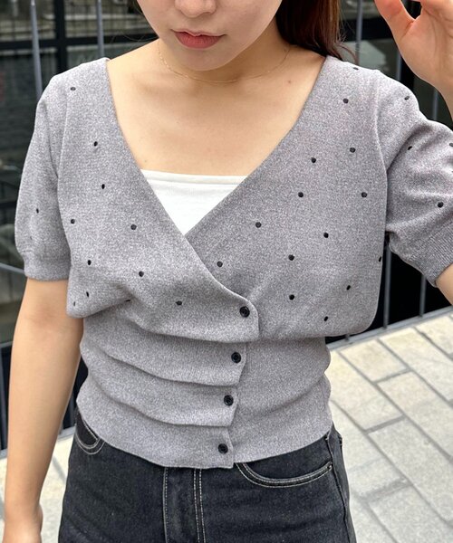 CAPRICIEUX LE'MAGE(カプリシューレマージュ)の「ドットフリルボタンニット(カーディガン/ボレロ・レディース・グレー/ベージュ/ブラック・FREE)」の9枚目の写真
