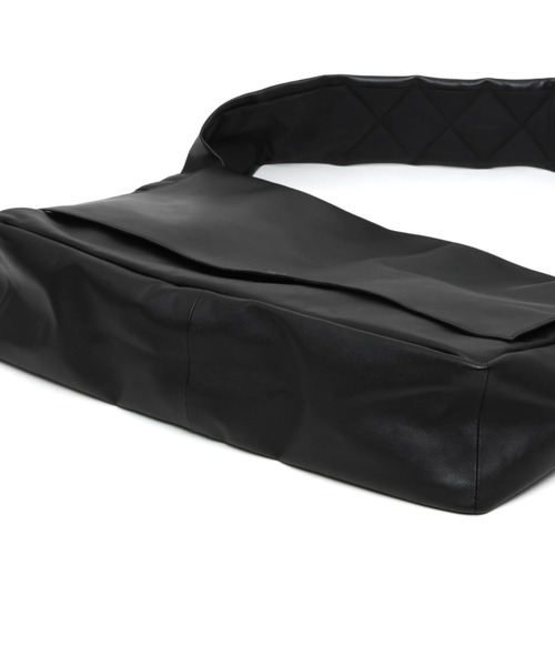 YArKA（ヤーカ）の「【YArKA/ヤーカ】real leather Huge messenger bag [abgm3] / ヒュージメッセンジャーバッグ（メッセンジャーバッグ・レディース・ブラック・FREE）」の7枚目の写真