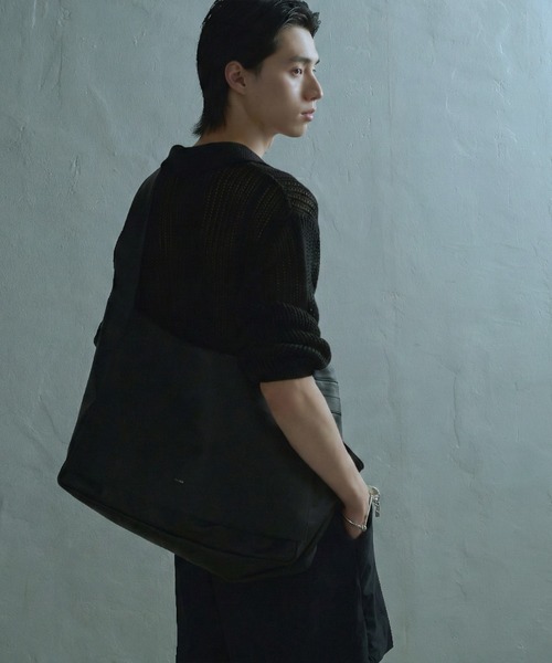 YArKA（ヤーカ）の「【YArKA/ヤーカ】real leather Huge messenger bag [abgm3] / ヒュージメッセンジャーバッグ（メッセンジャーバッグ・レディース・ブラック・FREE）」の14枚目の写真
