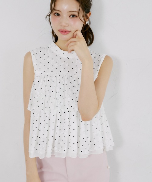 tocco closet(トッコ クローゼット)の「後ろリボン付きフラワーレース×ハートドットボリュームフリルブラウス(シャツ/ブラウス・レディース・ホワイト/ブラック・M)」の1枚目の写真
