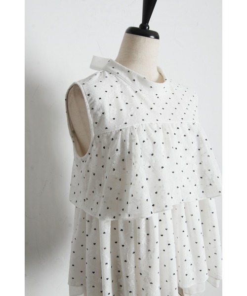 tocco closet(トッコ クローゼット)の「後ろリボン付きフラワーレース×ハートドットボリュームフリルブラウス(シャツ/ブラウス・レディース・ホワイト/ブラック・M)」の8枚目の写真