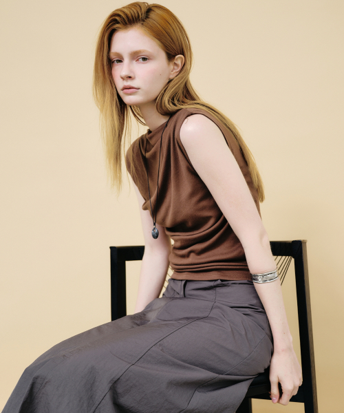 NICK&NICOLE（ニックアンドニコール）の「DRAPED SHIRRING SLEEVELESS TOP_BROWN（Tシャツ/カットソー・レディース・その他・FREE）」の3枚目の写真