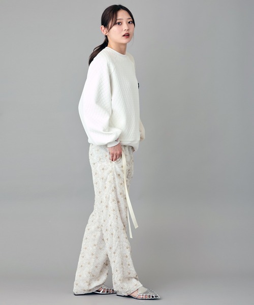 FLUMOR(フラマー)の「インポートフラワー刺繍セミワイドパンツ(その他パンツ・レディース・アイボリー・38)」の20枚目の写真