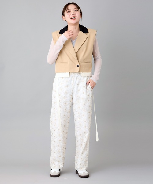 FLUMOR(フラマー)の「インポートフラワー刺繍セミワイドパンツ(その他パンツ・レディース・アイボリー・38)」の22枚目の写真
